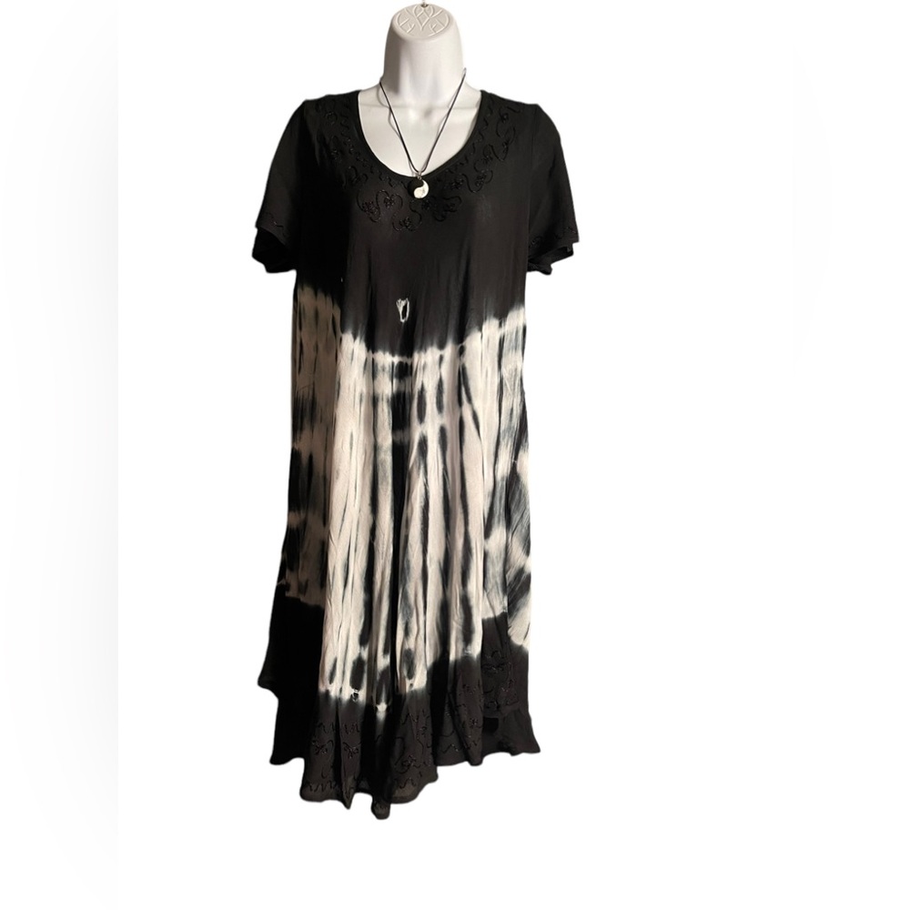NWT. SUMMER SUNDRESS.    BL/RD14.  12136